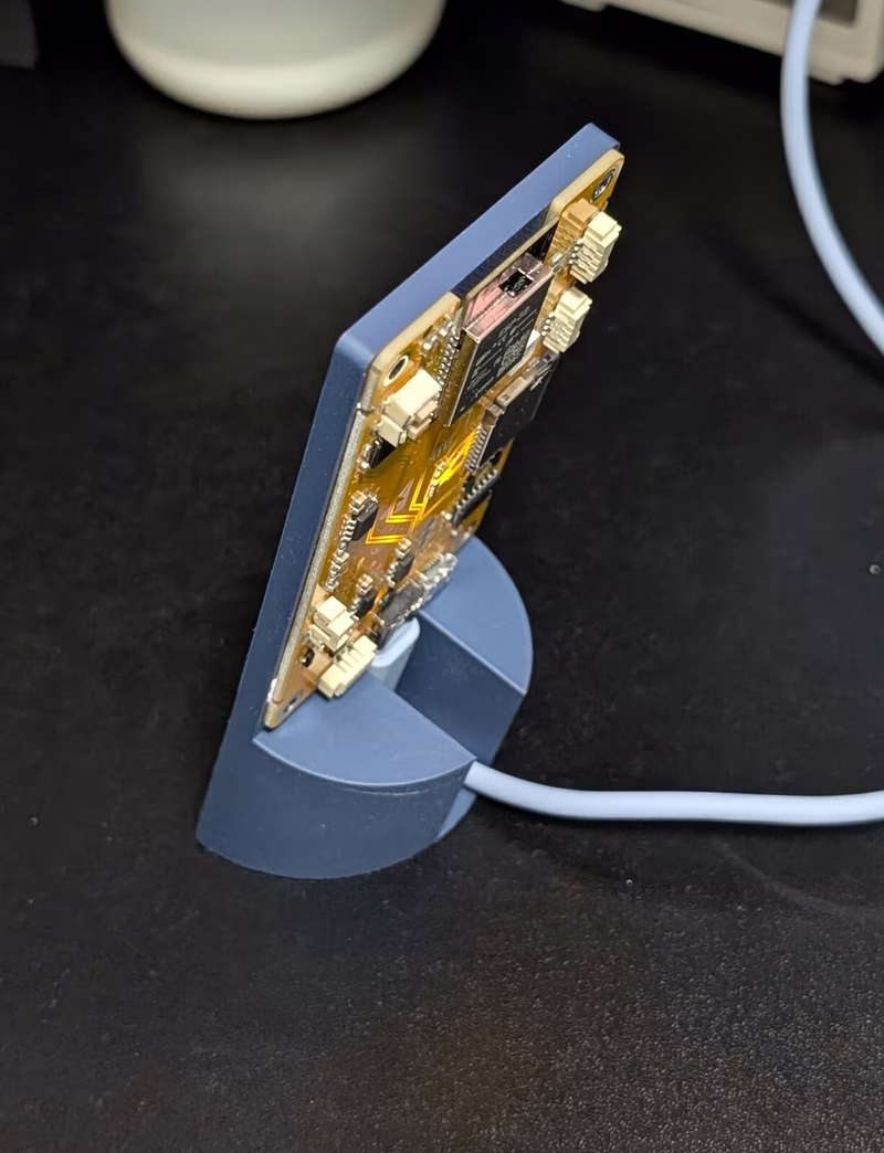 Side view of the Denki Kurage device in its stand