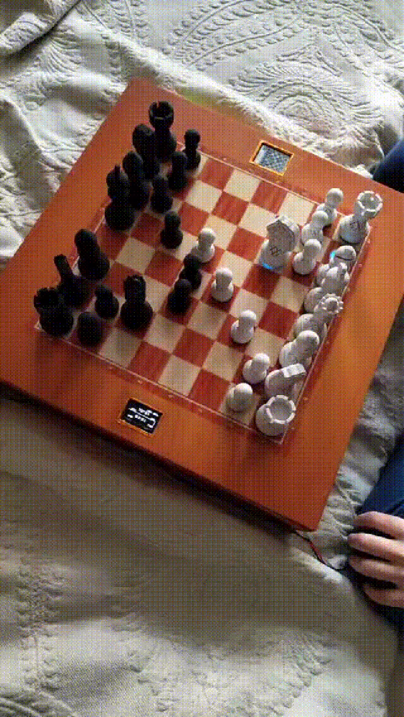 Chess Pro — Smart Hardware Chess Board
