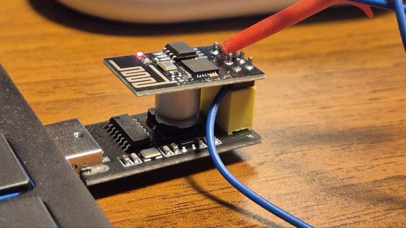 Picture of the ESP-01 USB adapter board with the ESP-01 connected and the GPIO0 connected to GND to enter in programming mode