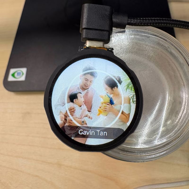 Incoming pulse screen with sender avatar